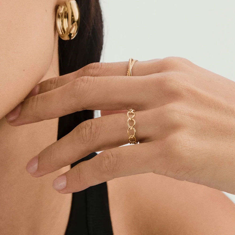 Mejuri 14k Solid Gold Ring - Picture 4 of 4